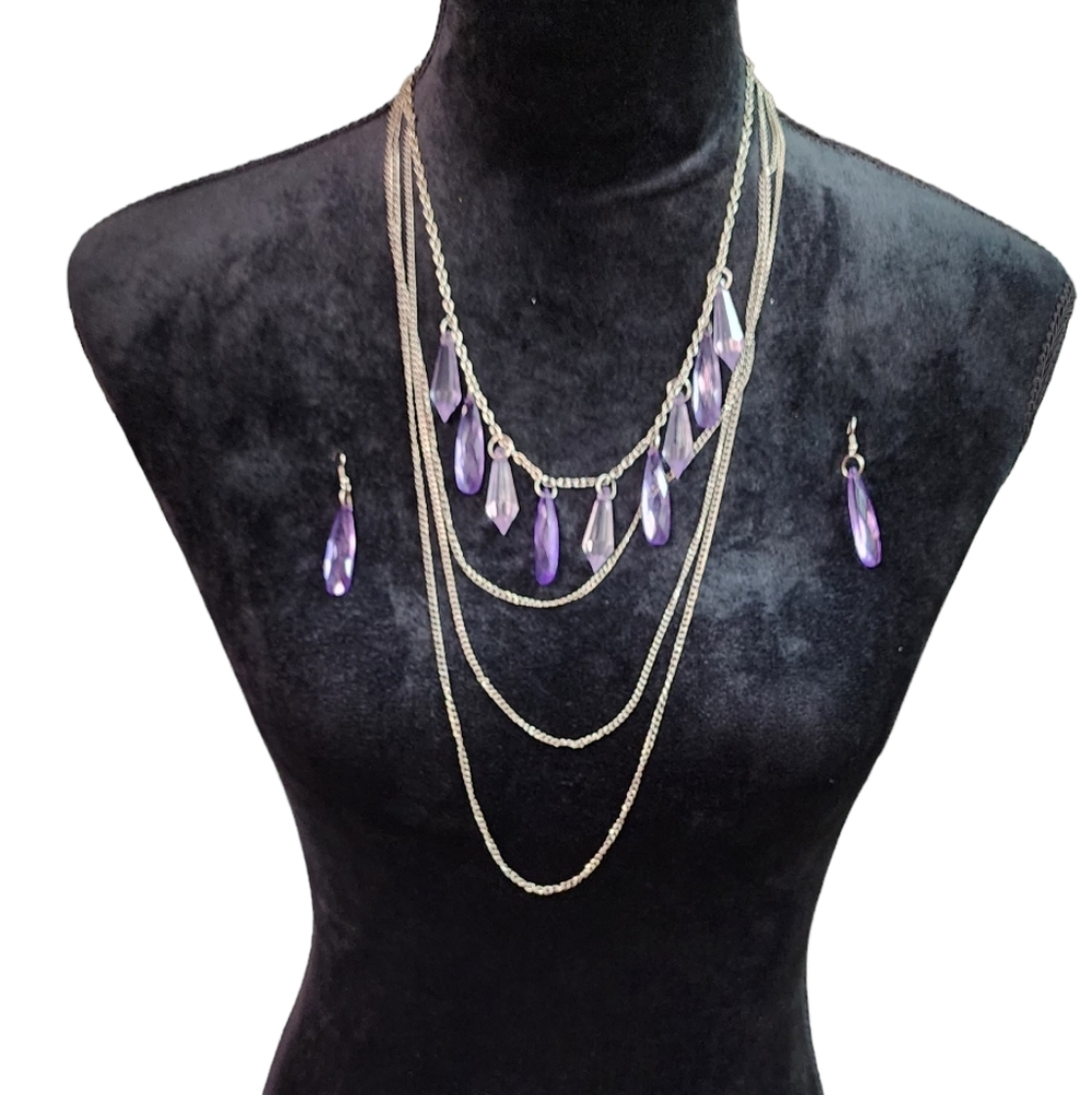 Beautiful 4 strand silver tone chain necklace & lavender teardrop stones. Set
